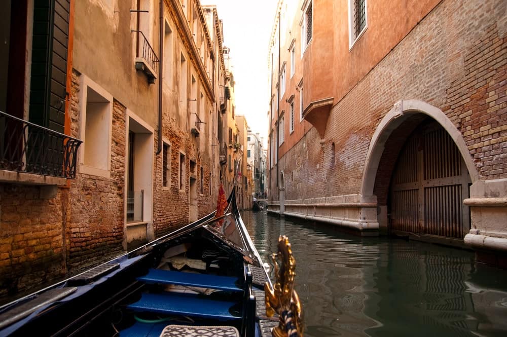 gondola in venice romantic jobs